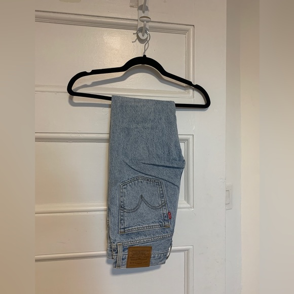 Light Wash Levis Wedgie Straight - Picture 1 of 3